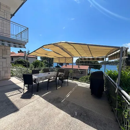 Apartment Geraeumige Lory Mit Meerblick In Strandnaehe Pula